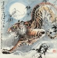 月の下の中国の虎